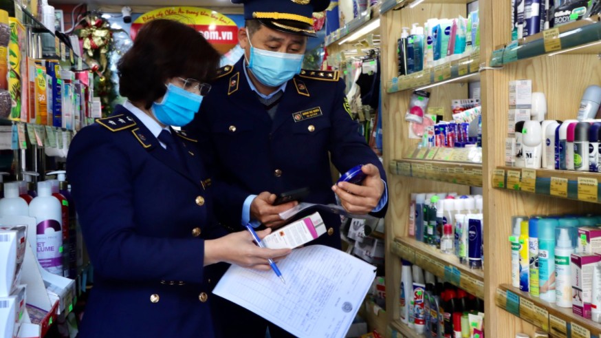 Hà Nội: Kiểm tra chuỗi “Hệ thống Ngôi Nhà Đức”, thu giữ nhiều sản phẩm vi phạm