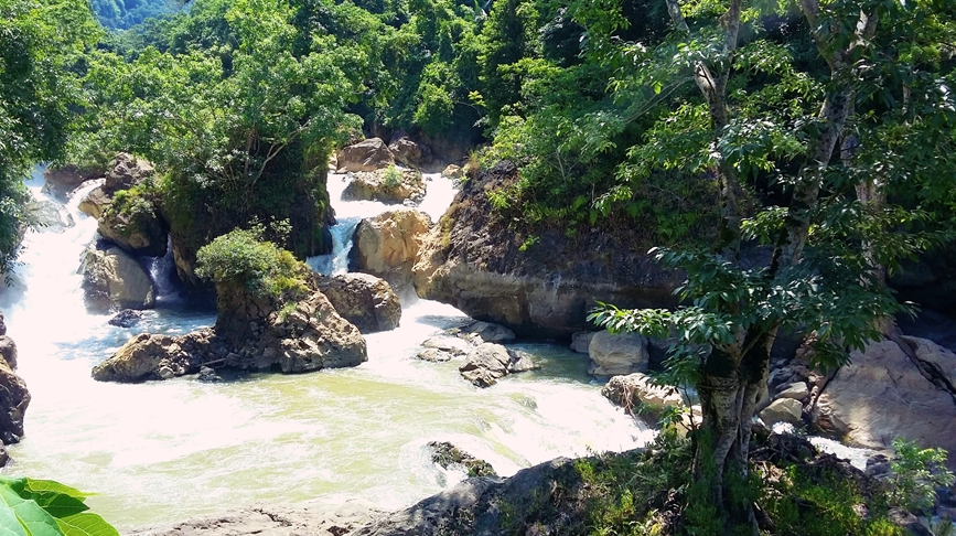 Tham quan thác Đầu Đẳng - Bản nhạc hùng vĩ giữa đại ngàn núi non hùng vĩ Tham quan thác Đầu Đẳng - Bản nhạc hùng vĩ giữa đại ngàn núi non hùng vĩ