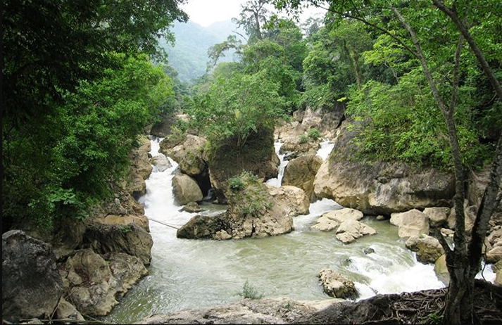 Tham quan thác Đầu Đẳng - Bản nhạc hùng vĩ giữa đại ngàn núi non hùng vĩ Tham quan thác Đầu Đẳng - Bản nhạc hùng vĩ giữa đại ngàn núi non hùng vĩ