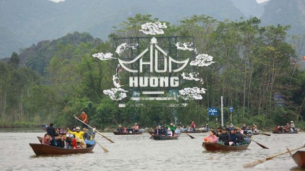 Hà Nội tạm dừng tổ chức lễ hội chùa Hương