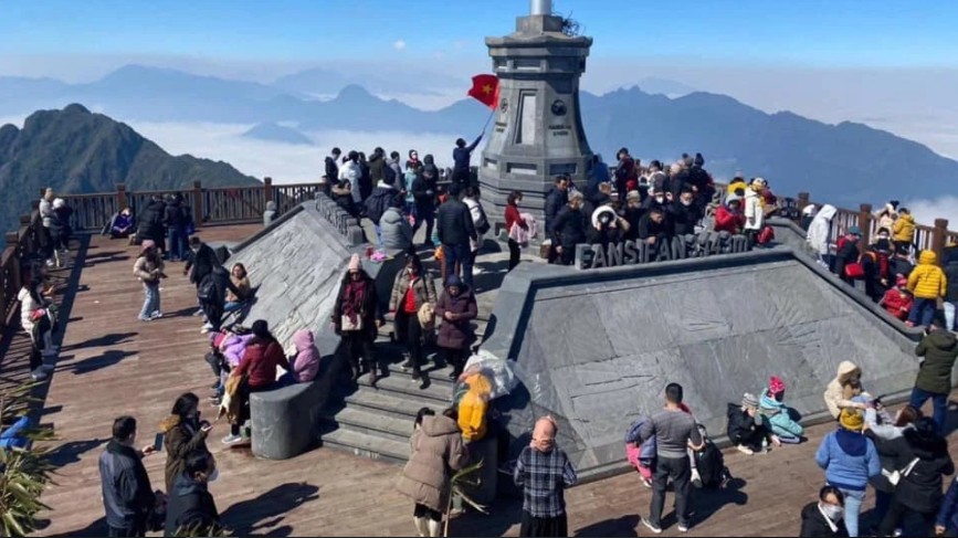 Hơn 150.000 khách du lịch đổ dồn về Hà Giang, Sapa, Mộc Châu trong dịp tết Nhâm Dần