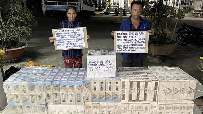 An Giang: Điều tra 2 vợ chồng vận chuyển thuê hơn 5.000 bao thuốc lá lậu