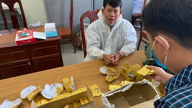 Tây Ninh: Khởi tố đối tượng vận chuyển 56kg vàng lậu