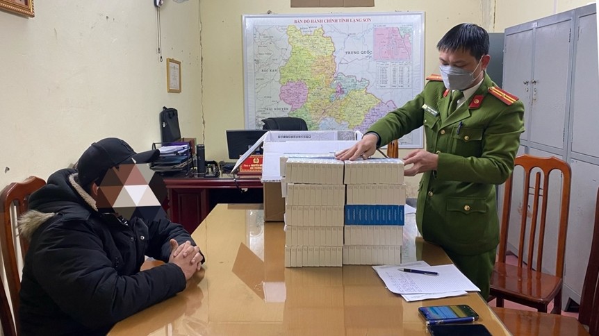 Lạng Sơn: Bắt 2 vụ mua bán, vận chuyển thuốc chữa COVID-19 không rõ nguồn gốc
