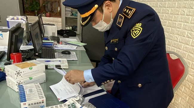 Hải Dương: Thu giữ gần 1.000 viên thuốc trị Covid-19 không chứng từ