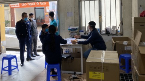 Hà Nội: Thu giữ trên 5.000 que test nhanh Covid-19