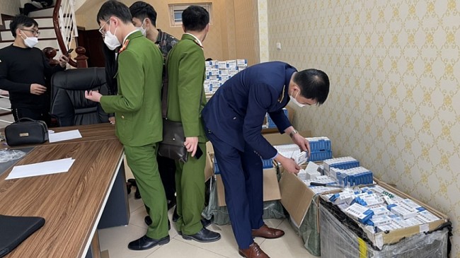 Hà Nội: Phát hiện trên 3.000 hộp thuốc điều trị Covid-19 không rõ nguồn gốc