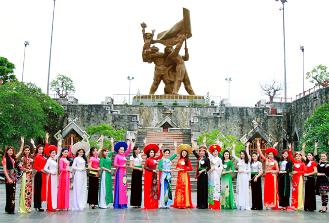 Các thí sinh tham gia Cuộc thi Người đẹp Hoa Ban năm 2019