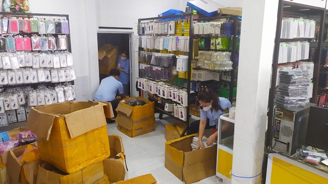 Bình Thuận: Tạm giữ gần 2.000 sản phẩm phụ kiện điện thoại không có hóa đơn chứng từ