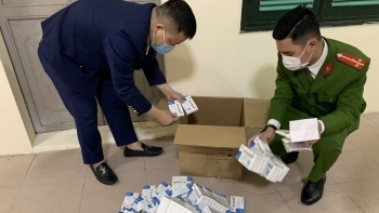 Hà Nội: Thu giữ lượng lớn thuốc điều trị Covid-19, kit test nhập lậu