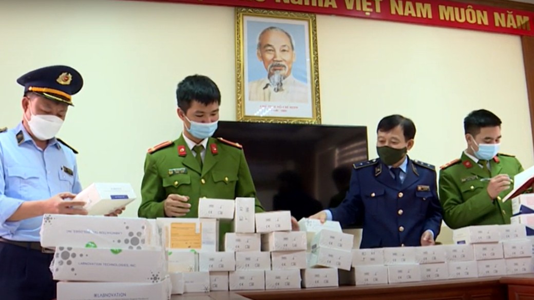 Tịch thu 2.700 bộ kit test và 580 hộp thuốc hỗ trợ điều trị covid-19 tại Bắc Ninh