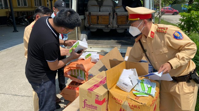 Thừa Thiên Huế: Tạm giữ 6.000 bộ kit test Covid-19 không rõ nguồn gốc