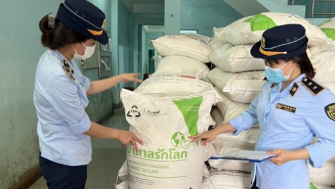 Phú Yên: Tạm giữ 15 tấn đường kính trắng Thái Lan không có hóa đơn chứng từ
