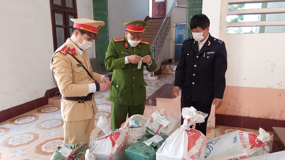 Cao Bằng: Bắt giữ 11.000 kit test nhanh Covid-19 không rõ nguồn gốc