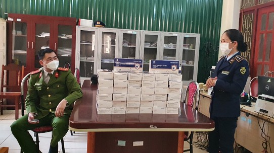 Cao Bằng: Thu giữ 1.000 bộ Kit test COVID-19 nhập lậu