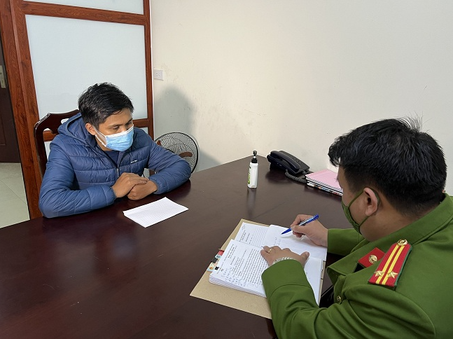 Đối tượng Đặng Hữu Huỳnh tại cơ quan Công an Đối tượng Đặng Hữu Huỳnh tại cơ quan Công an