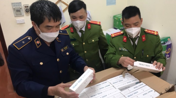 Lạng Sơn: Phát hiện 1.200 bộ kit xét nghiệm nhanh Covid-19 trôi nổi trên thị trường
