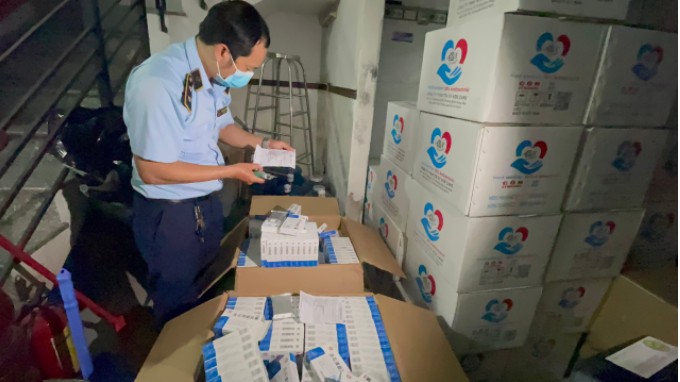 TPHCM: Thu giữ 60.000 kit test Covid-19, 80.000 viên Liên hoa thanh ôn