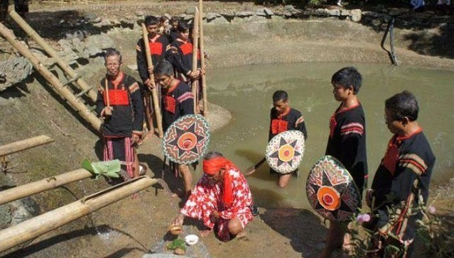 Lễ cúng bến nước của đồng bào Ê Đê