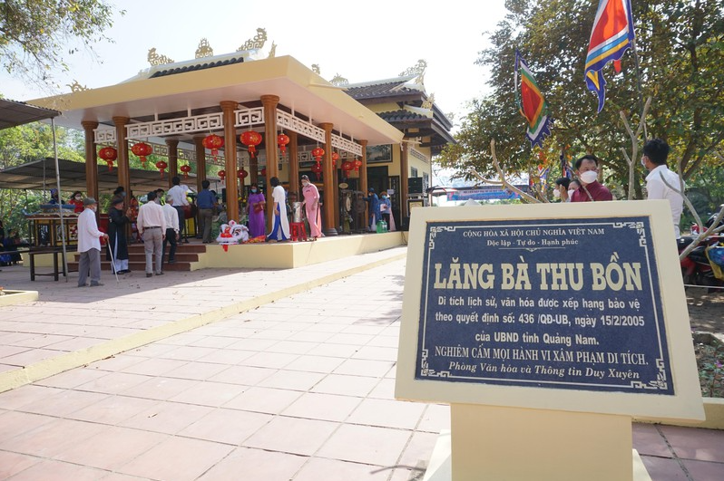 Lăng bà Thu Bồn ở xã Duy Tân, huyện Duy Xuyên, Quảng Nam.