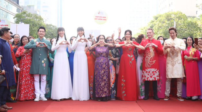 Triển khai cuộc vận động thiết kế áo dài với chủ đề "Áo dài ra thế giới"