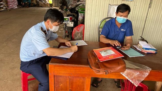 Đắk Nông: Thu giữ 10 tấn phân bón có dấu hiệu nhập lậu