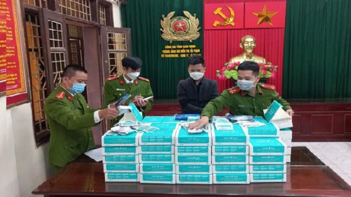 Nam Định: Thu giữ 1.800 bộ kit test nhanh Covid-19 không rõ nguồn gốc