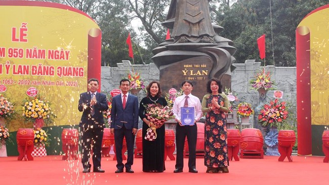 Hà Nội: Công bố quyết định công nhận Bảo vật quốc gia Đôi tượng sư tử đá thời Lý