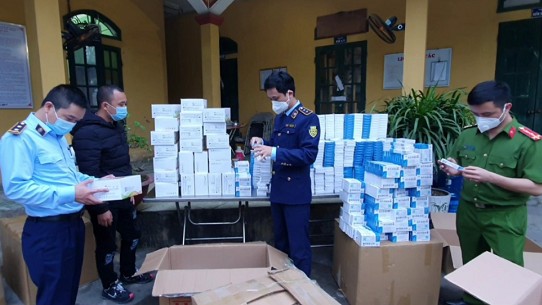 Hưng Yên: Thu giữ lượng lớn kit test Covid-19 và viên nang Liên Hoa Thanh Ôn