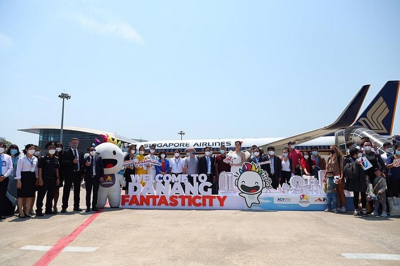 Lễ đón chuyến bay đầu tiên Singapore - Đà Nẵng.
