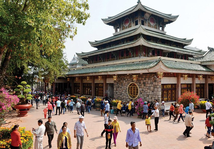 Miếu Bà Chúa Xứ Núi Sam nổi tiếng linh thiêng và ứng nghiệm