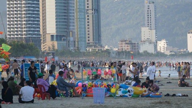 Lượng khách dịp lễ tăng cao, tín hiệu khởi sắc mùa du lịch hậu COVID-19