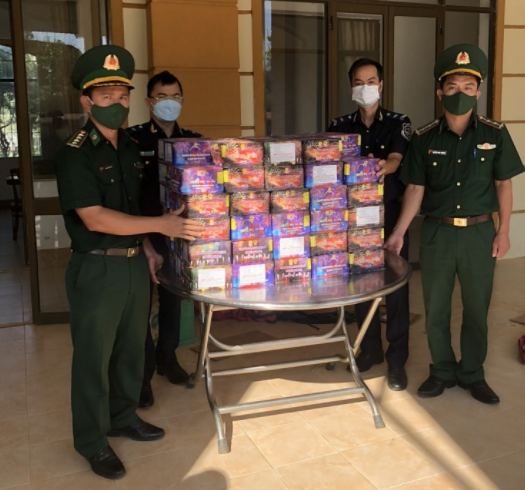 Gia Lai - Kon Tum: Thu giữ 160kg pháo lậu “bỏ quên” dưới tán cây