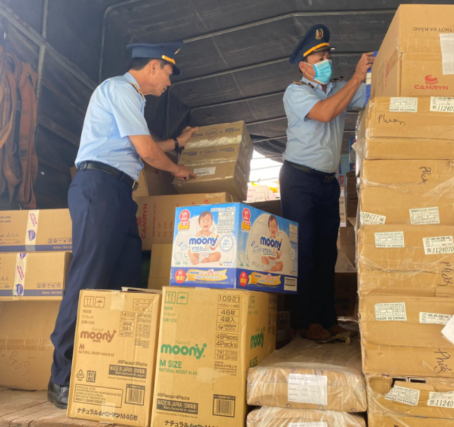 Quảng Bình: Tạm giữ gần 1.200 sản phẩm có dấu hiệu nhập lậu