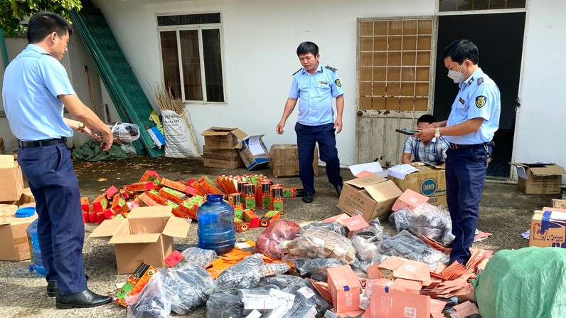 Kon Tum: Tiêu hủy hàng ngàn sản phẩm nhập lậu