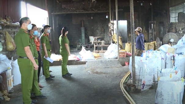 Vĩnh Phúc: Phát hiện, xử lý cơ sở sản xuất mỡ bẩn