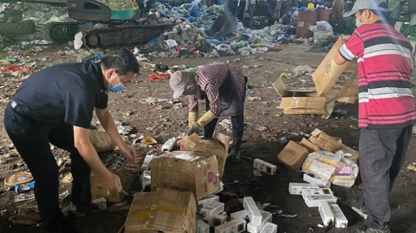 Quảng Ninh: Tiêu hủy gần 1.500 sản phẩm mỹ phẩm nhập lậu
