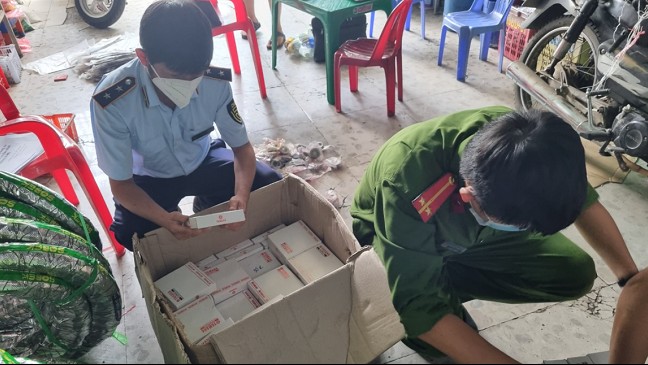 Gia Lai: Tạm giữ hàng trăm sản phẩm phụ tùng xe máy có dấu hiệu giả mạo