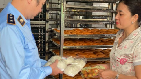 Phát hiện cơ sở sản xuất bánh Mỳ, bánh Bao không đảm bảo an toàn thực phẩm