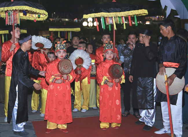 Đoàn nghi lễ tại lễ hội Gióng