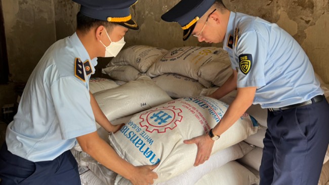 Nghệ An: Thu giữ 2 tấn đường nhập lậu