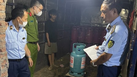 Hà Nội: Phát hiện điểm chiết, nạp khí dầu mỏ hóa lỏng không có giấy chứng nhận