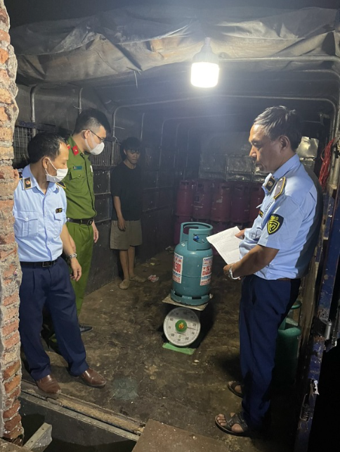 Hà Nội: Phát hiện điểm chiết, nạp khí dầu mỏ hóa lỏng không có giấy chứng nhận