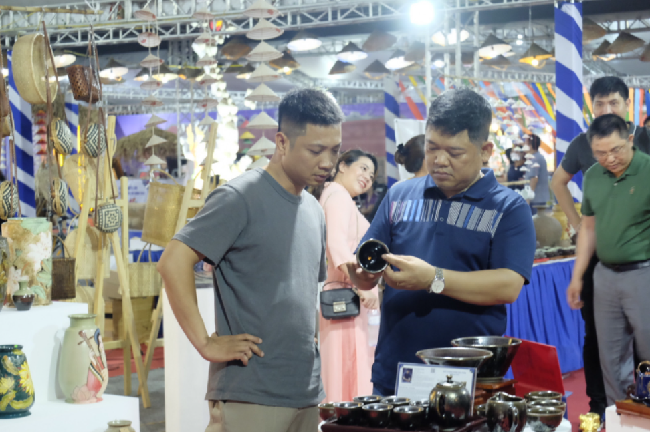 Khai mạc Hội chợ triển lãm hàng lưu niệm Thủ đô 2022 Khai mạc Hội chợ triển lãm hàng lưu niệm Thủ đô 2022