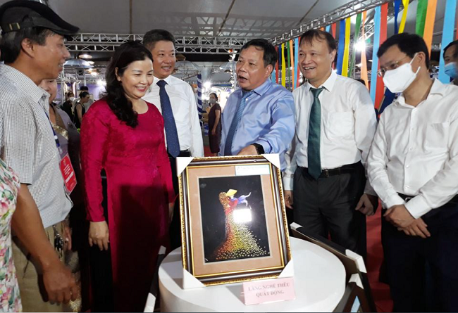 Khai mạc Hội chợ triển lãm hàng lưu niệm Thủ đô 2022 Khai mạc Hội chợ triển lãm hàng lưu niệm Thủ đô 2022