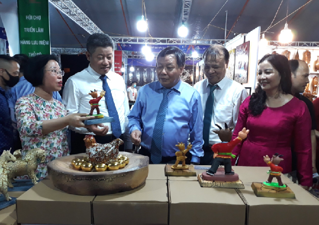 Khai mạc Hội chợ triển lãm hàng lưu niệm Thủ đô 2022 Khai mạc Hội chợ triển lãm hàng lưu niệm Thủ đô 2022