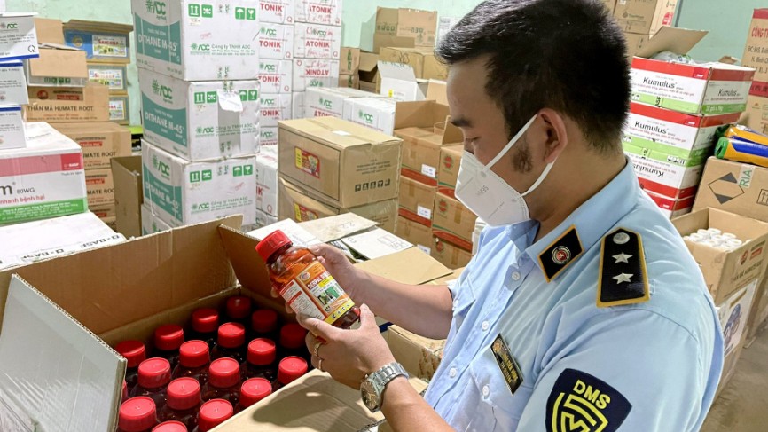 Gia Lai: Phát hiện 36 lít thuốc bảo vệ thực vật nhập lậu