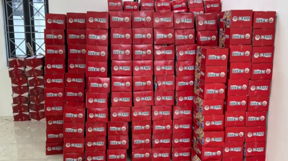 Hà Nội: Tạm giữ số lượng lớn hàng hóa là bánh kẹo nhập lậu