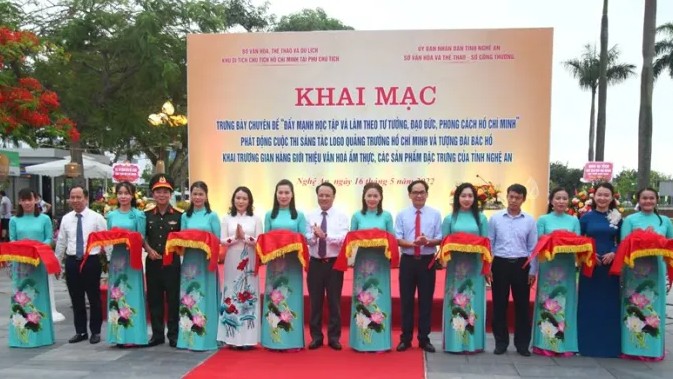 Nghệ An: Trưng bày những bức ảnh đẹp, tư liệu quý về Chủ tịch Hồ Chí Minh