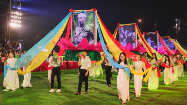 Khai mạc Lễ hội Làng Sen và Liên hoan tuồng, dân ca kịch toàn quốc năm 2022